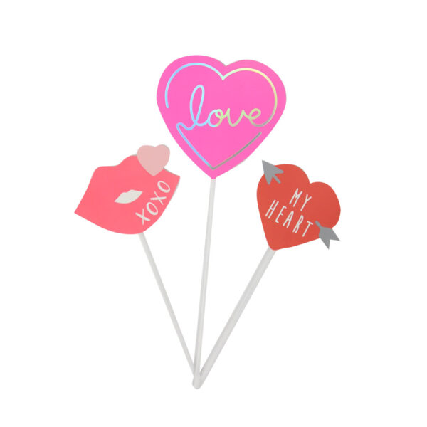 Daiso-kitchen-valentines-love-cake-topper